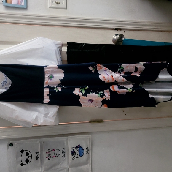 Dress - Picture 1 of 8